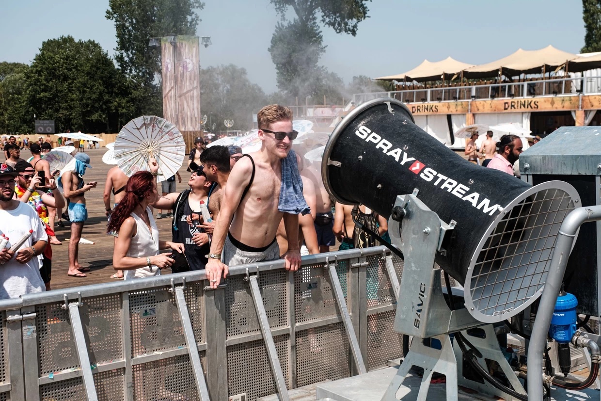 Tomorrowland event cooling cannon S4 0 02