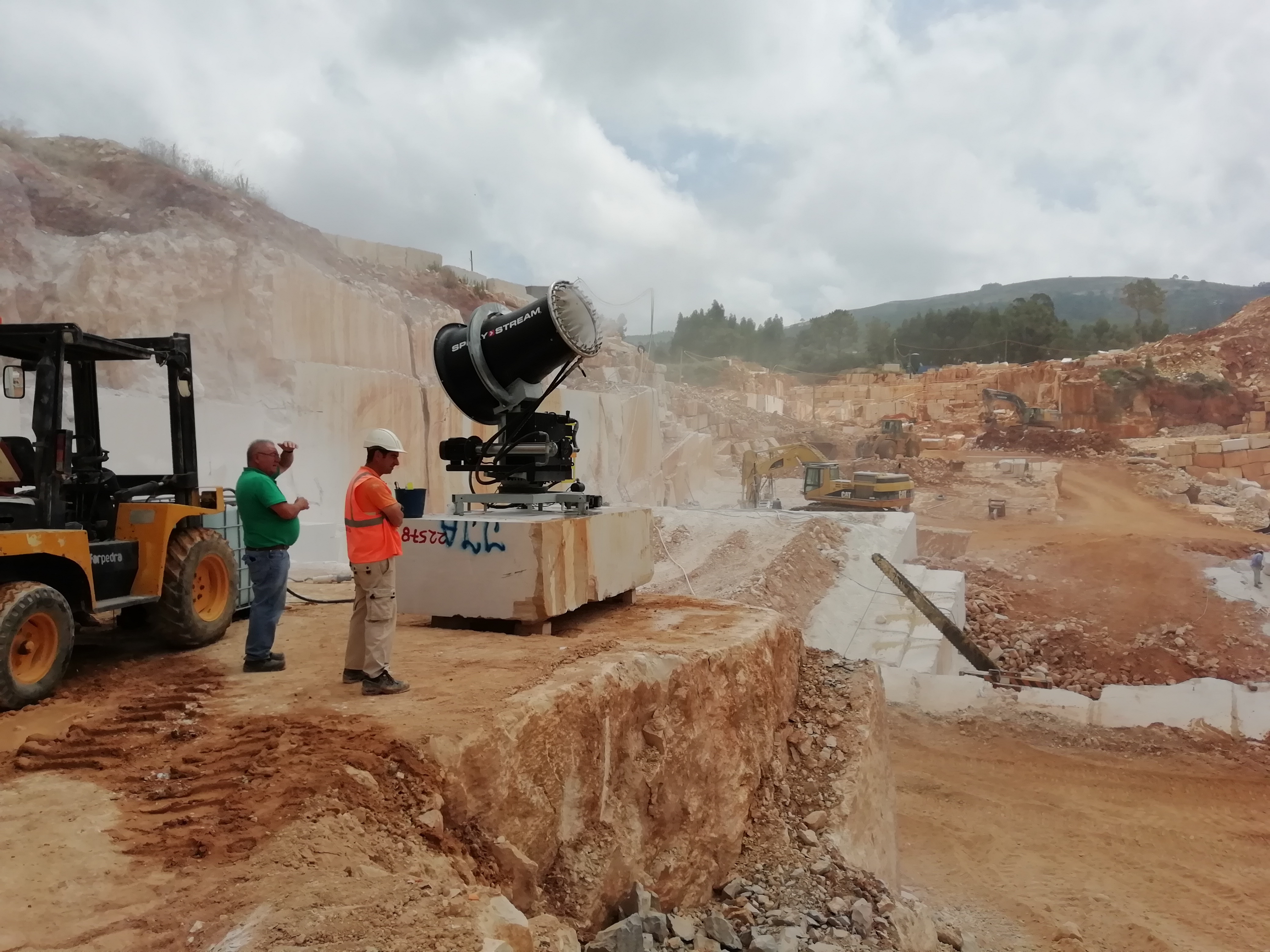 Anzeve Cantera de Calcáreo mining cannon S18 5 dust 01
